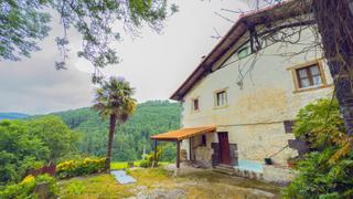 Masia a Bidegoyan. Caserío adosado en bidania