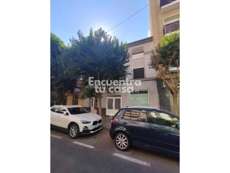 Foto f21bf9e2-67d8-46ff-8b09-7399bf030164. Reihenhaus mit heizung parking in Benalúa Alicante