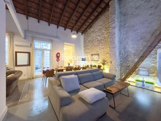 Casa adossada  Pérez medina. Edificio con diseño nórdicoindustrial en el corazón de alicante