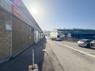 Locale commerciale  Calle burniola. Taller de carroceria de 438 m con gran visibilidad y aparcamient