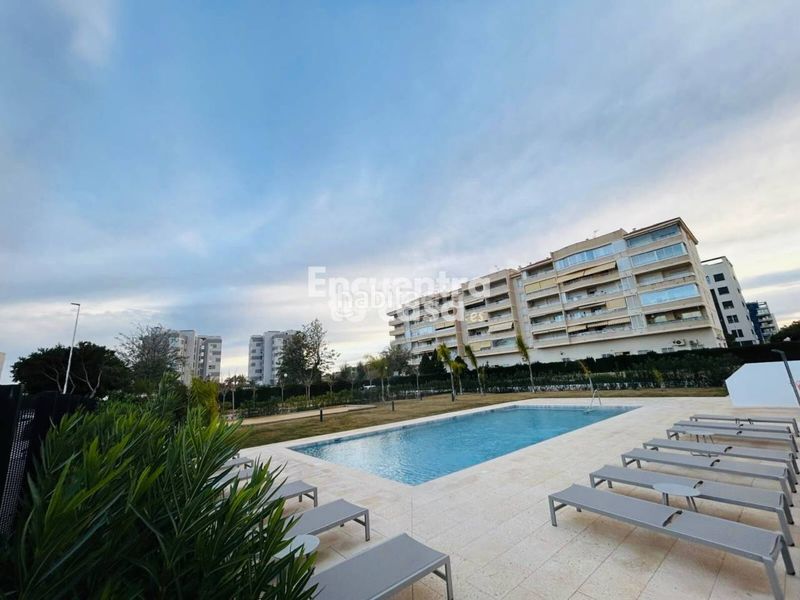 Foto 0472022f-4eb0-4197-b4cb-e00e7f9f4f6e. Ático  dúplex con solárium, vistas al mar y piscina en villajoyosa. en Vila Joiosa (la)