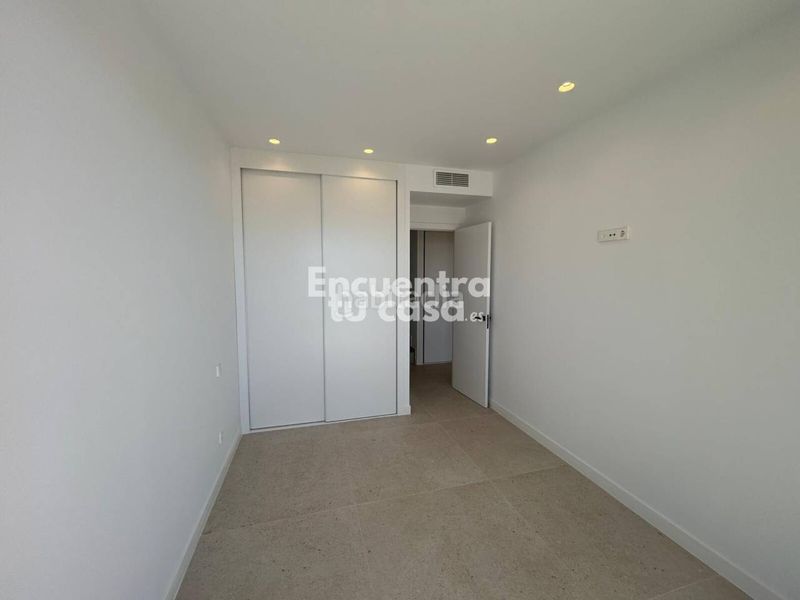 Foto 4001c617-c605-46db-b94d-90c754705093. Ático  dúplex con solárium, vistas al mar y piscina en villajoyosa. en Vila Joiosa (la)