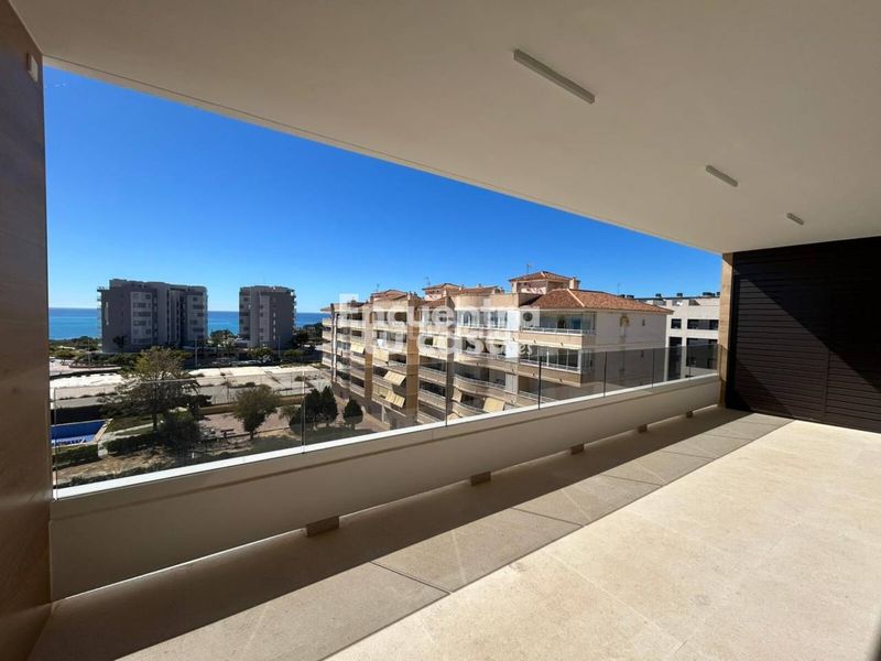 Foto 5000b763-398b-4596-841e-6ce87278d8c3. Ático  dúplex con solárium, vistas al mar y piscina en villajoyosa. en Vila Joiosa (la)