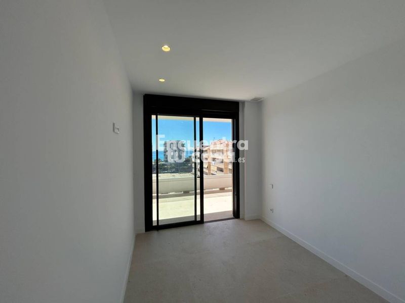 Foto 5573a1ef-608f-4bec-ba27-87ae445be7dc. Ático  dúplex con solárium, vistas al mar y piscina en villajoyosa. en Vila Joiosa (la)