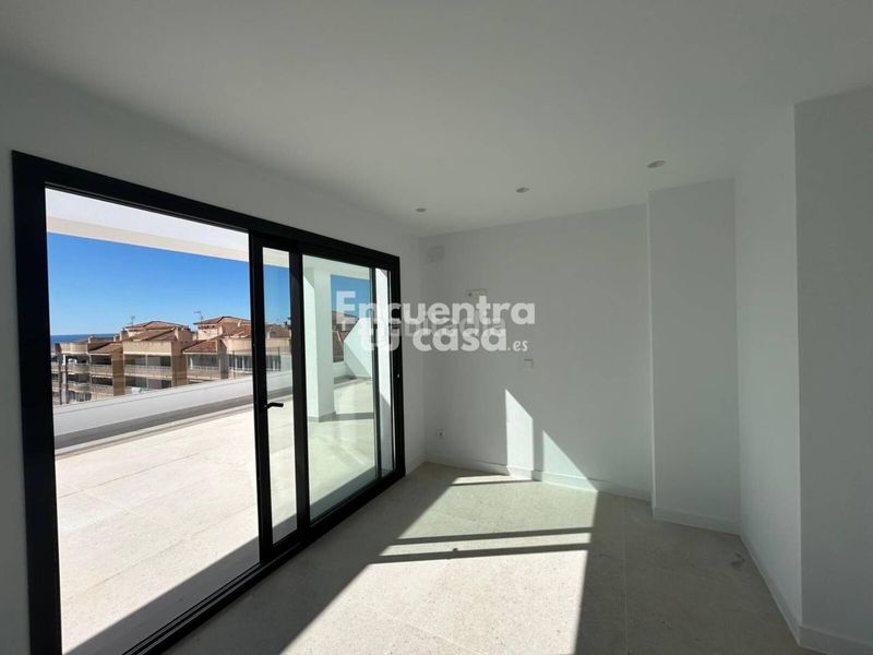 Foto 7b3a3c42-1dbf-44ea-87fc-86c951877530. Ático  dúplex con solárium, vistas al mar y piscina en villajoyosa. en Vila Joiosa (la)