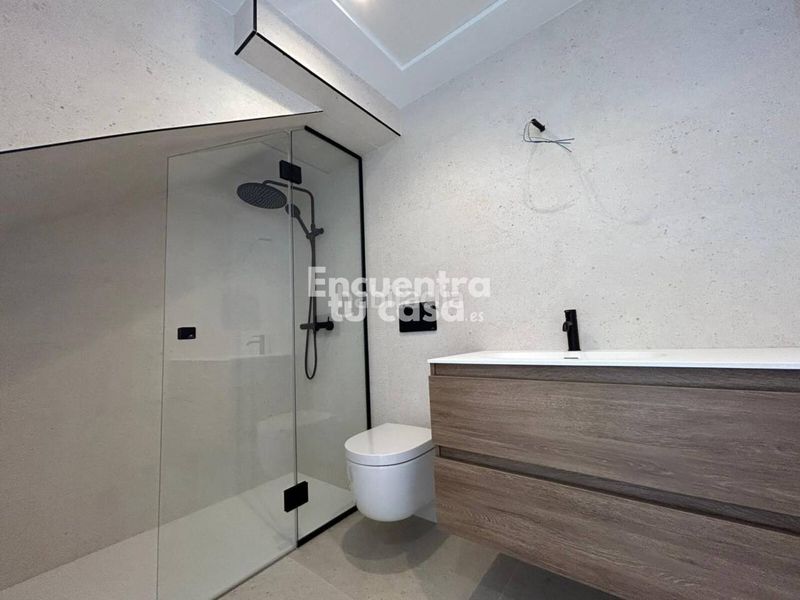 Foto 87c93f8d-5a5c-429e-a081-10981544d576. Ático  dúplex con solárium, vistas al mar y piscina en villajoyosa. en Vila Joiosa (la)