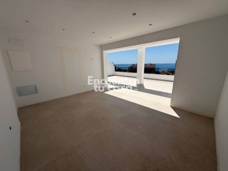Foto 92ac9709-8494-46de-a9a9-2efda6d3ce90. Ático  dúplex con solárium, vistas al mar y piscina en villajoyosa. en Vila Joiosa (la)