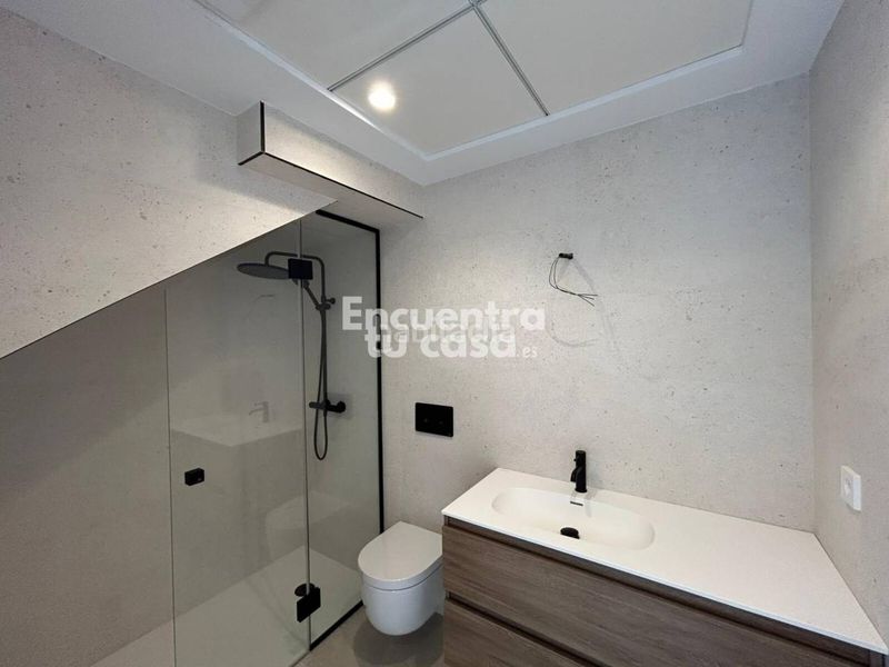 Foto 9b057d62-9e62-4e59-96c0-713756fdf14d. Ático  dúplex con solárium, vistas al mar y piscina en villajoyosa. en Vila Joiosa (la)