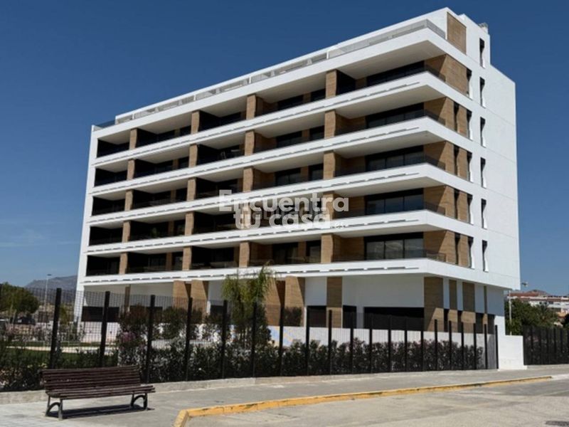 Foto c437c62f-b32f-42c9-b6a3-41f2a2077d1b. Ático  dúplex con solárium, vistas al mar y piscina en villajoyosa. en Vila Joiosa (la)