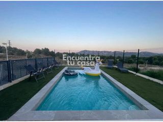 Xalet  Calle orquídea. Villa moderna con piscina privada, 3 suites, parcela de 527 m y