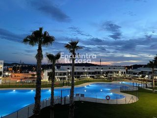 Apartament  Calle colombia. Bajo moderno de esquina con gran jardín privado y doble acceso e