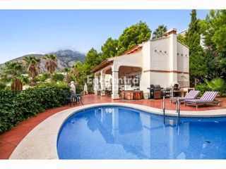 Xalet  Avenida .. Exclusiva villa mediterránea con piscina privada en altea hills