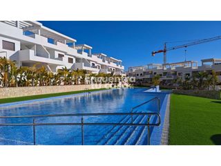 Xalet  Calle equador. Villa moderna de obra reciente con piscina privada, solárium y p
