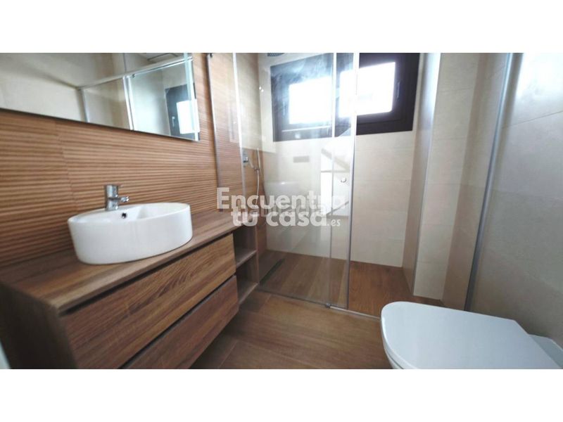 Foto 2c3e59ce-0c41-4635-b6e3-87163220a9a5. Xalet amb calefacció aparcament piscina a balcón de Finestrat-terra marina Finestrat
