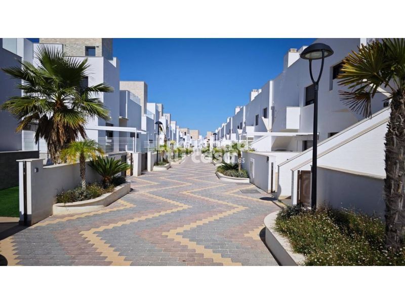 Foto a02414e7-4b4c-478e-b98f-5307e7cbeab7. Xalet amb calefacció aparcament piscina a balcón de Finestrat-terra marina Finestrat