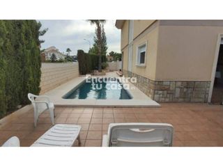 Casa aparellada a Calle lalacanti