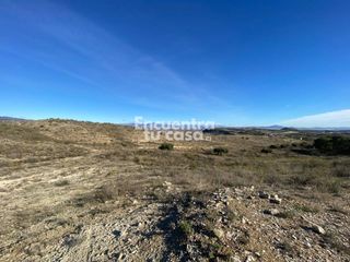 Landgut  Calle albudete. Finca rústica de 129.000 m con casa registrada, agua, luz y vist