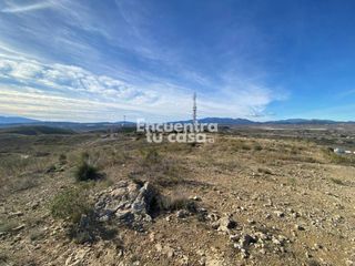 Finca rústica  Calle albudete. Finca rústica de 129.000 m con casa registrada, agua, luz y vist
