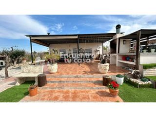Casale  Calle albatera. Espectacular chalet independiente reformado con gran parcela, te