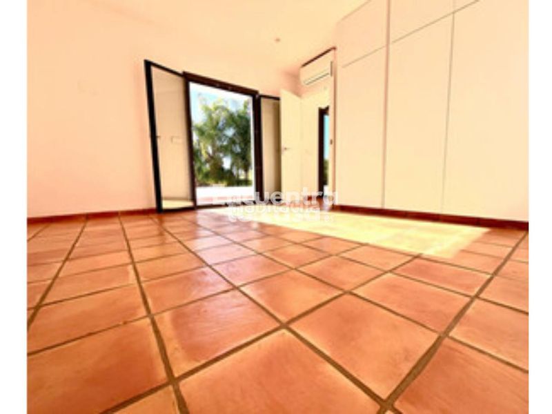Foto 4d362998-81f4-4397-ac33-157aee92cf71. Casa amb calefacció piscina a La Carolina - Guadalpín Marbella