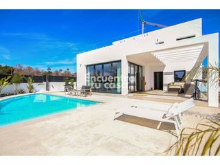 Xalet  Calle partida. Líneas contemporáneas y calidez mediterránea villa de obra nueva