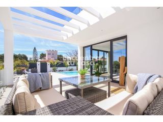Xalet  Calle partida. Líneas contemporáneas y calidez mediterránea villa de obra nueva