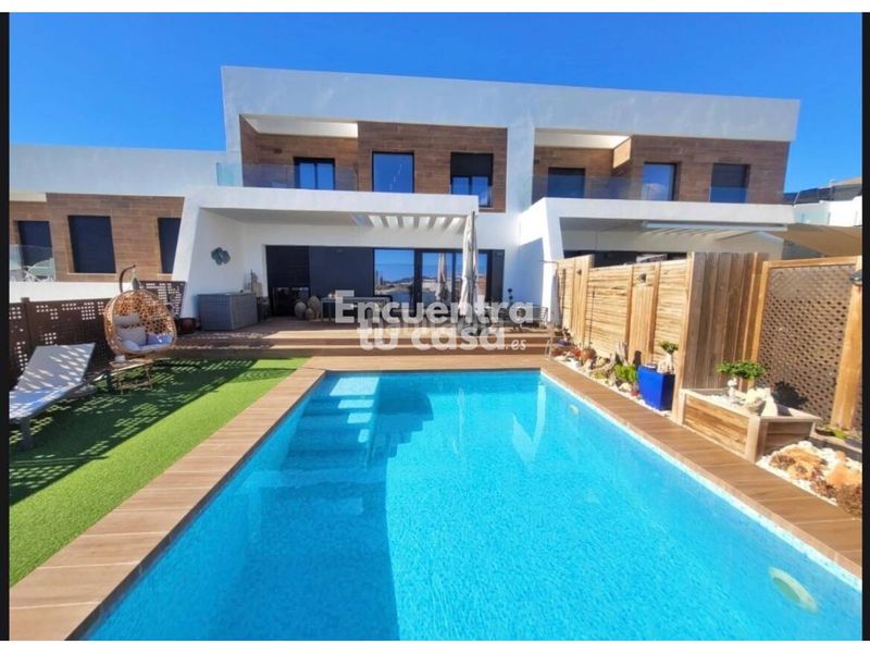 Foto 0f6e6f7f-ef9c-4172-a346-187f97d31d33. Casa adossada amb calefacció aparcament piscina a Finestrat