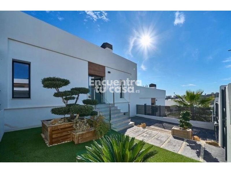 Foto 5d1c6b09-e993-4f1b-aa74-8e2d2caf7bb0. Casa adossada amb calefacció aparcament piscina a Finestrat