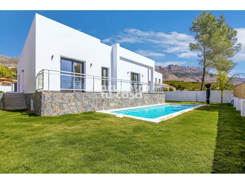 Foto e6c8ee6c-3e12-4dae-addf-05abb90934e5. Xalet amb calefacció aparcament piscina a Altea la vella Altea