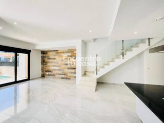 Xalet  Calle milan. Diseño, luz y eficiencia villa llave en mano con piscina privada