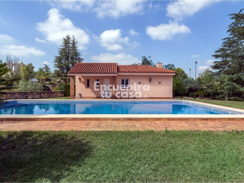 Foto e7eb04be-8e0e-4a3f-a3a9-38811bffe160. Xalet amb calefacció aparcament piscina a Centro Ontinyent