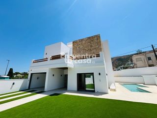 Xalet  Calle bergen. Villa independiente de obra nueva en el albir con piscina privad