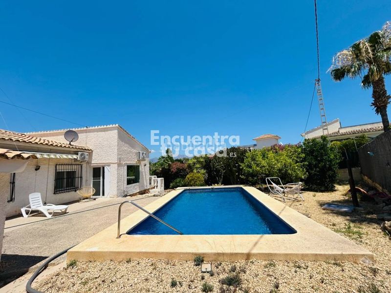 Foto 37fffe58-6b8c-4236-9cb7-c41f5f8c9bfe. Xalet amb calefacció aparcament piscina a L´Albir Alfàs del Pi (l´)