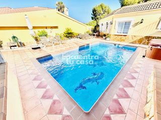 Chalet  Calle orquidies. Chalet pareado con piscina privada y casa de invitados en barran