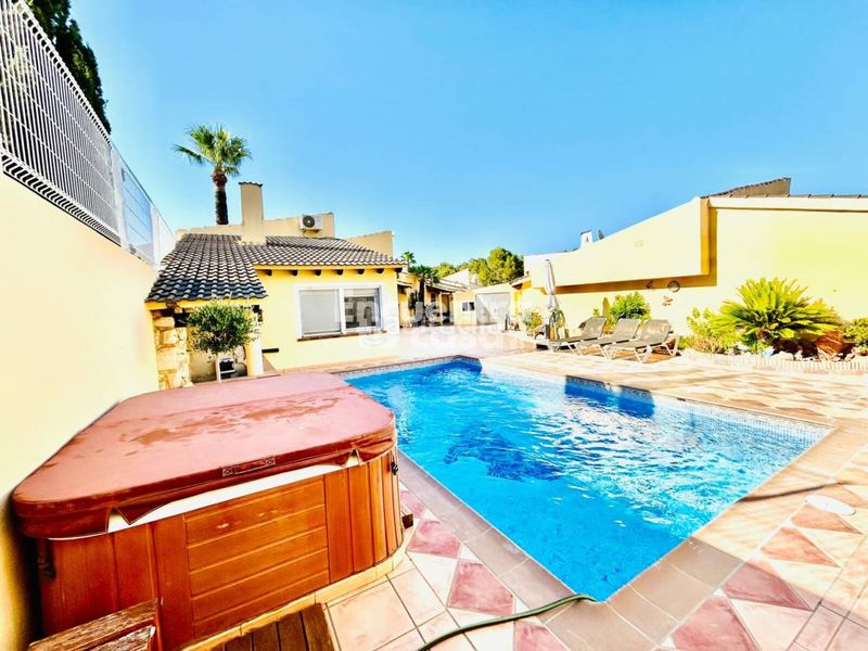 Foto cfccde05-58ba-4598-bf58-9d905dea9610. Xalet amb calefacció aparcament piscina a Barranco Hondo Nucia (la)