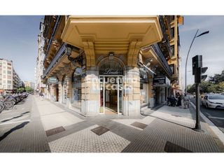 Lloguer Local Comercial a Calle easo 47. Alquiler local comercial en esquina calle easo
