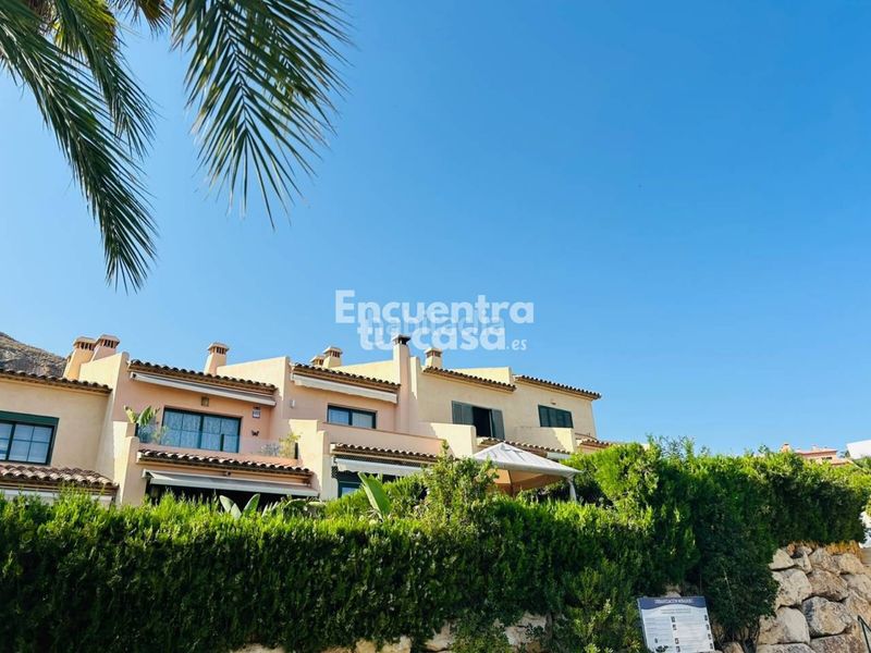 Foto 099d2b56-1562-4470-a857-5f227bf6bf4d. Casa adossada amb calefacció aparcament piscina a Finestrat