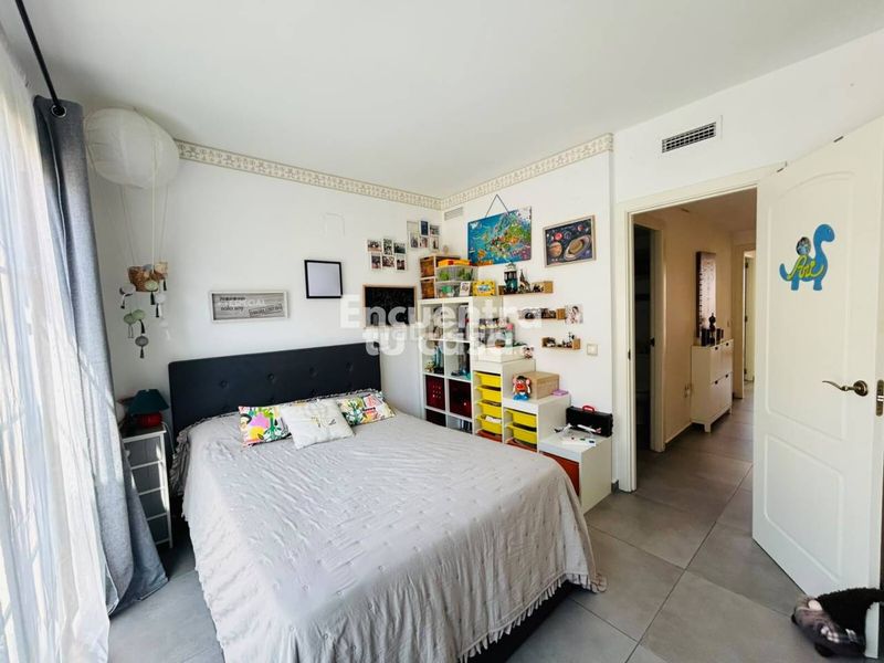 Foto 947ce373-d10d-4dd9-8963-2e5a864450e5. Casa adossada amb calefacció aparcament piscina a Finestrat