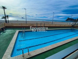 Etagenwohnung  Calle playa poniente. Piso en primera línea de playa de poniente con terraza, garaje y