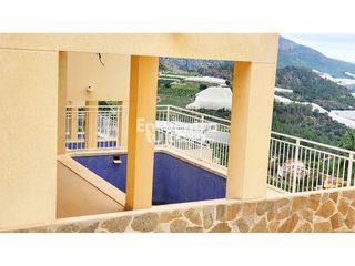 Xalet  Urbanizacion almedia. Vivienda unifamiliar con piscina privada y vistas al mar y monta