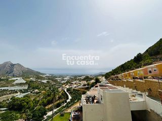 Xalet  Urbanizacion almedia. Vivienda unifamiliar con piscina privada y vistas al mar y monta