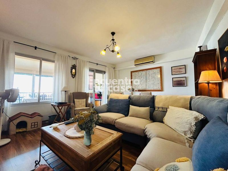 Foto 02f8de3c-7420-46e1-8dfd-b51c8e7deb58. Duplex with heating in Casco Antiguo - Puerto Benidorm