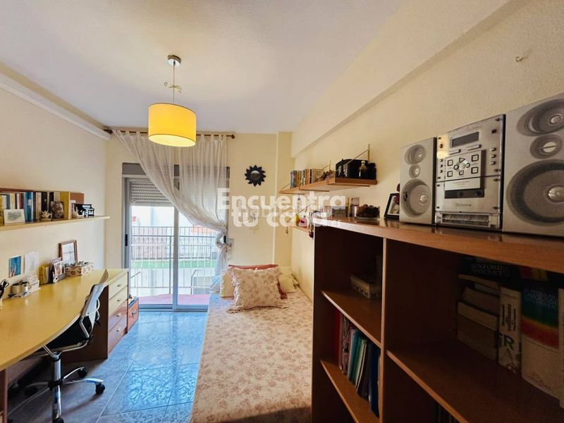 Foto c8db2ee5-dc19-4c2d-868e-f73e2868b94d. Duplex with heating in Casco Antiguo - Puerto Benidorm