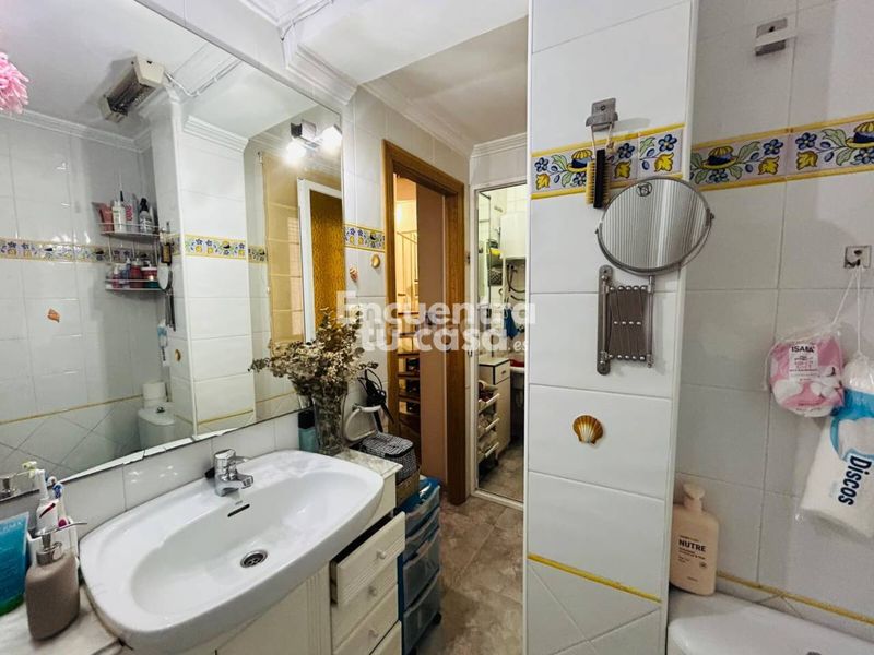 Foto d05b08bd-b5eb-468c-9559-4f7a0138b4f4. Duplex with heating in Casco Antiguo - Puerto Benidorm