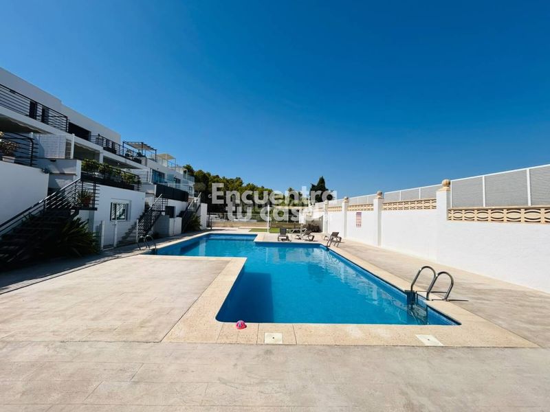 Foto eae4458f-82e5-4ceb-8297-9b0120db7d3d. Casa adossada amb calefacció aparcament piscina a Alfàs del Pi (l´)