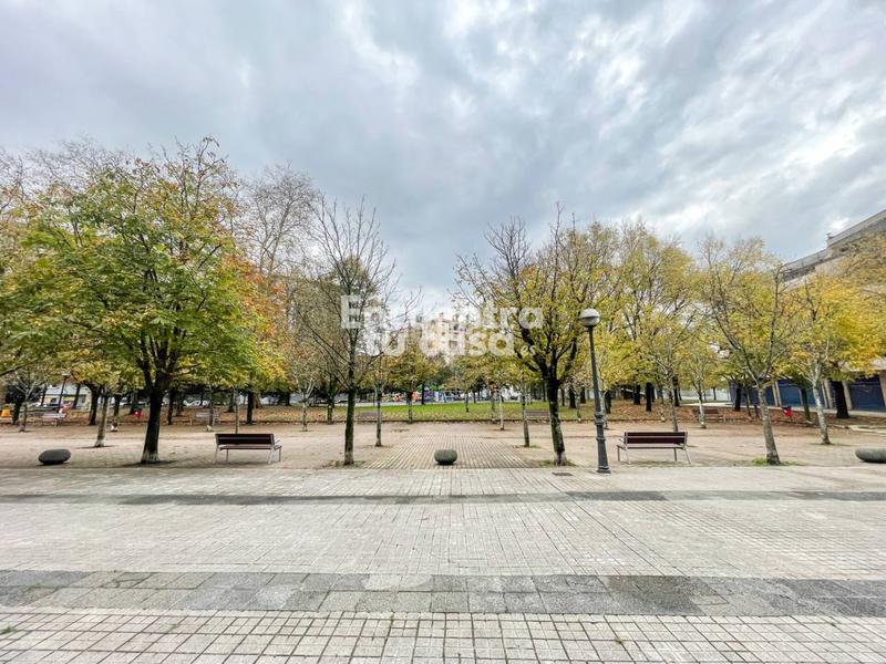 Foto bf31f424-88fe-403e-b5e6-872017586445. Locale commerciale in Pinar - Anaka - Belaskoenea Irun