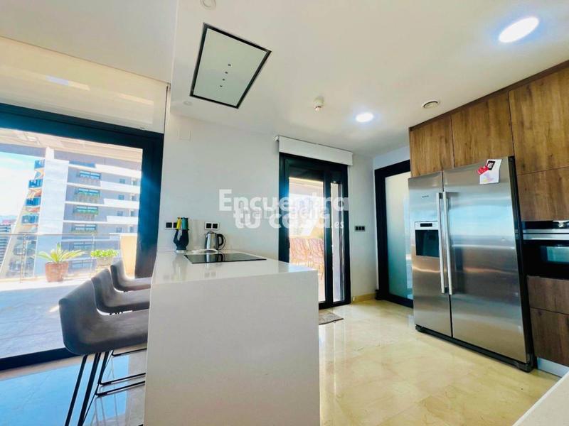 Foto 83326c21-f2c9-4e2e-a105-377ef94d2277. Àtic amb aparcament piscina a Playa Poniente Benidorm