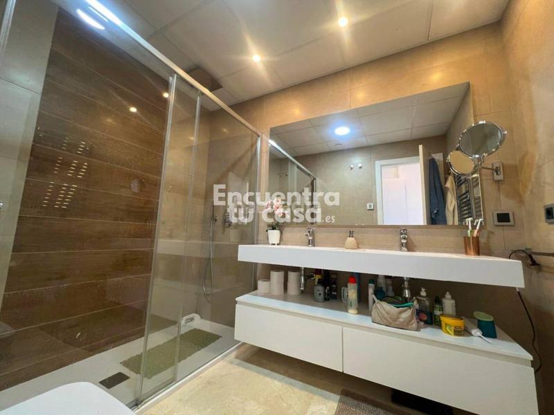 Foto b8de2b53-3d19-4db6-b988-ab236ddd2c16. Àtic amb aparcament piscina a Playa Poniente Benidorm