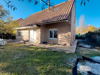 Xalet a Calle de los sauces 10. Chalet independiente en collado mediano