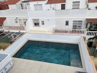Casa  Pablo neruda. Vivienda de diseo moderno con piscina privada y vistas abiertas